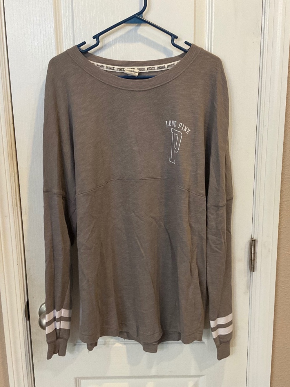 Victoria’s Secret Love Pink Long Sleeve Gray T-Shirt - Large - VG Condition